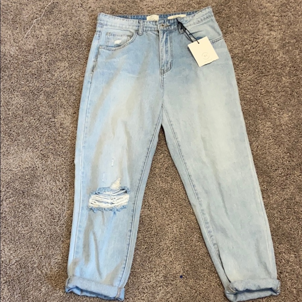 Light wash mom jeans